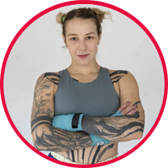 Porträt eines Thaiboxtrainerin im Tensho Gym 