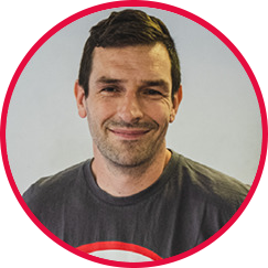 Ein Porträt eines der Thaiboxtrainer im Tensho Gym 