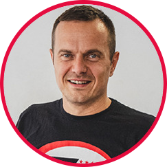 Ein Porträt eines der Thaiboxtrainer im Tensho Gym 